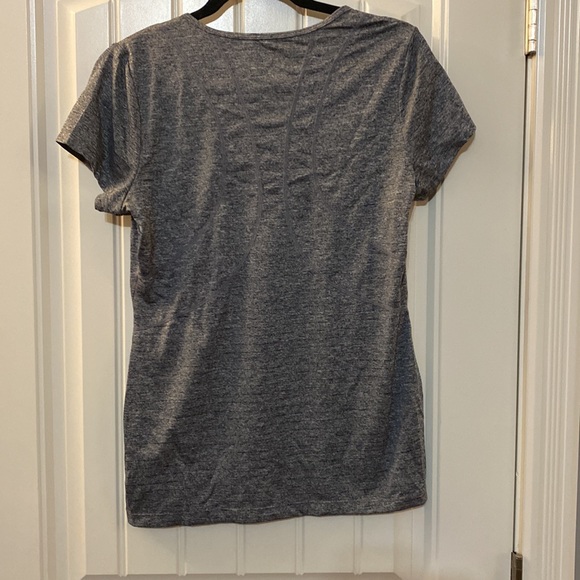 Grey Reebok dry fit grey workout top. - Picture 4 of 4